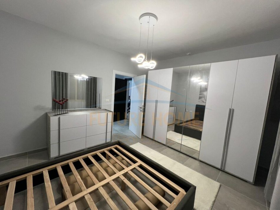 Tirane, jepet me qera apartament 2+1+Ballkon Kati 4, 72 m² 500 € (Liqeni i Thate)