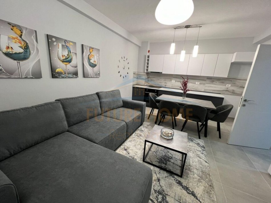 Tirane, jepet me qera apartament 2+1+Ballkon Kati 4, 72 m² 500 € (Liqeni i Thate)