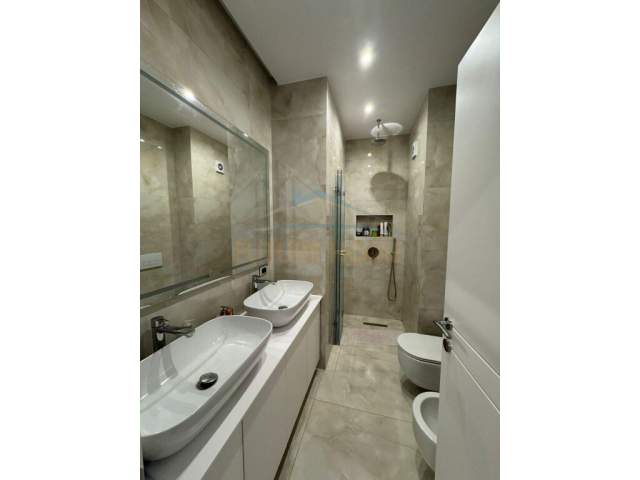 Tirane, shitet apartament 2+1 Kati 4, 130.000 Euro (Linze)