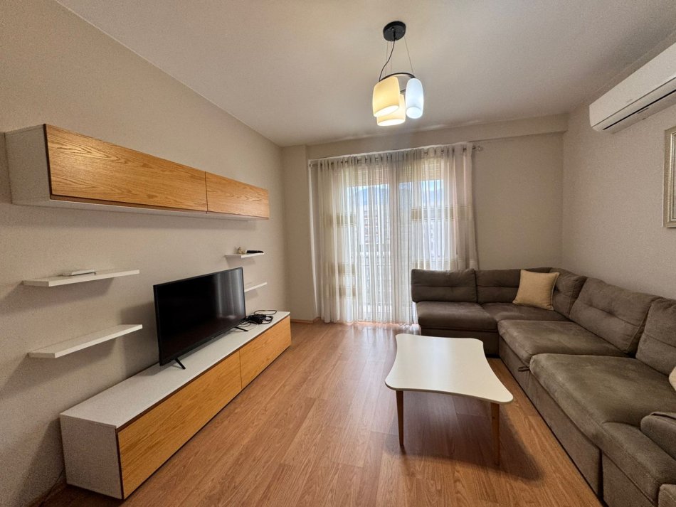 Tirane, jepet me qera apartament 2+1 Kati 6, 100 m² 500 € (5 Maj)