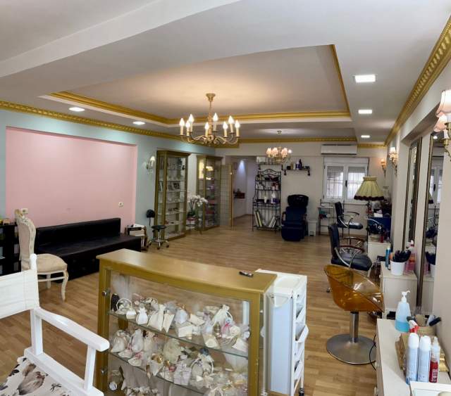 Tirane, jepet me qera ambjent biznesi Kati 1, 122 m² 1100 Euro (Qender te Piaza)