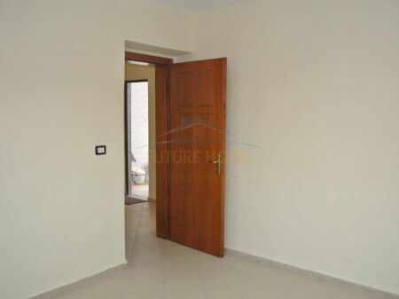 Tirane, jepet me qera apartament 1+1 Kati 2, 60 m² 500 Euro (Rruga e Durresit)