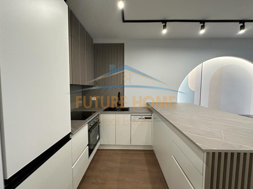 Shitet, Apartament 2+1, Rruga Sami Frasheri, pranë Nobis
