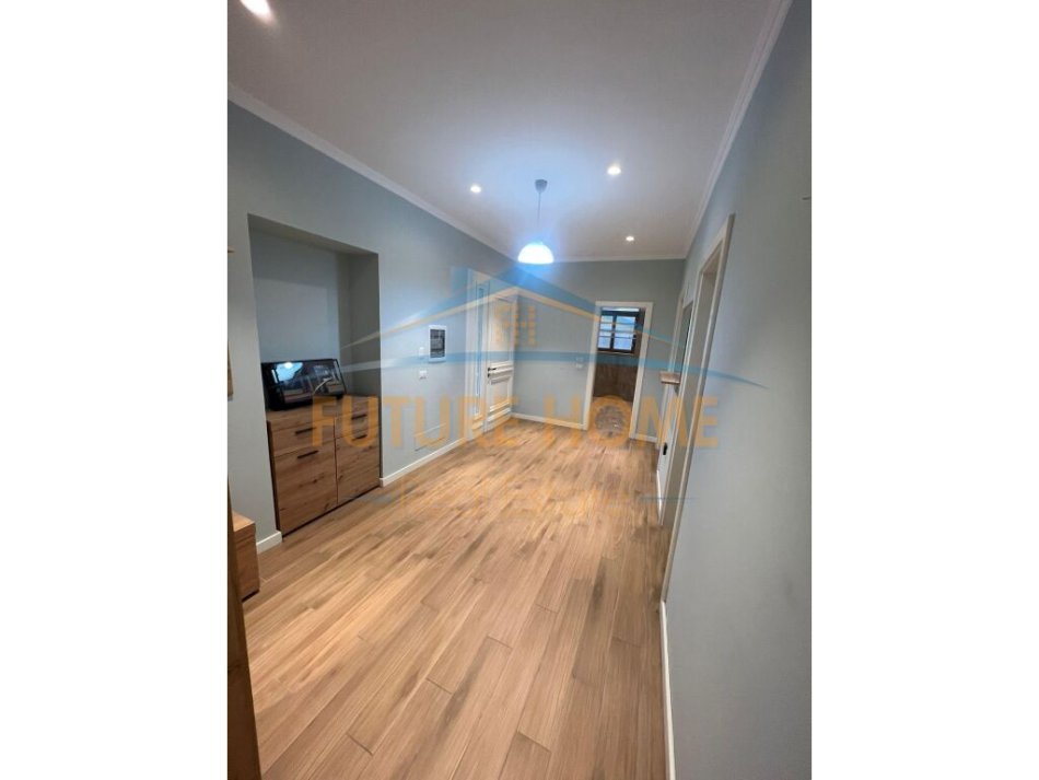 Tirane, jepet me qera apartament 1+1 Kati 1, 90 m² 500 € (RRUGA E KAVAJES)