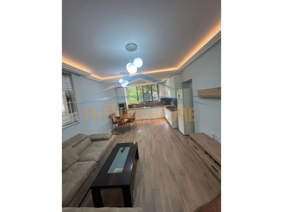 Tirane, jepet me qera apartament 1+1 Kati 1, 90 m² 500 € (RRUGA E KAVAJES)