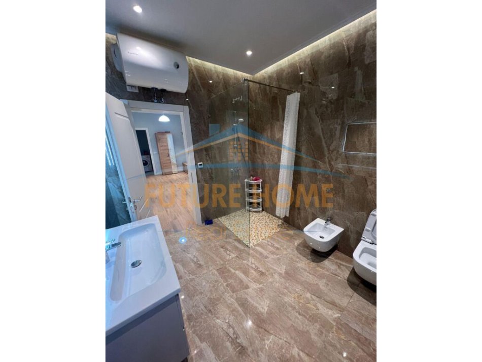 Tirane, jepet me qera apartament 1+1 Kati 1, 90 m² 500 € (RRUGA E KAVAJES)