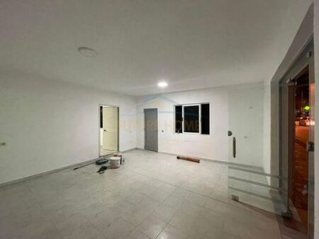 Tirane, jepet me qera ambjent biznesi Kati 0, 70 m² 700 Euro (Rruga Siri Kodra)