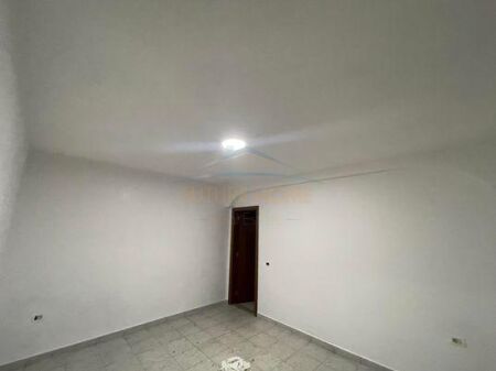 Tirane, jepet me qera ambjent biznesi Kati 0, 70 m² 700 Euro (Rruga Siri Kodra)