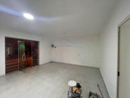 Tirane, jepet me qera ambjent biznesi Kati 0, 70 m² 700 Euro (Rruga Siri Kodra)