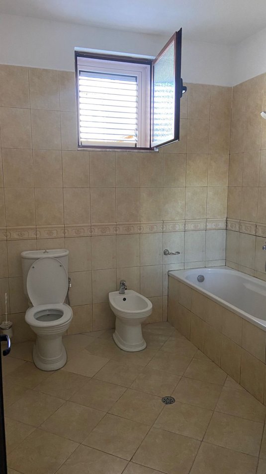 Tirane, jap me qera apartament 2+1+BLK Kati 2, 120 m² 50.000 Leke (Zihni Sako)