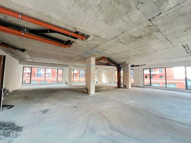 Tirane, jepet me qera ambjent biznesi Kati 2, 583 m² 1.500.000 Euro