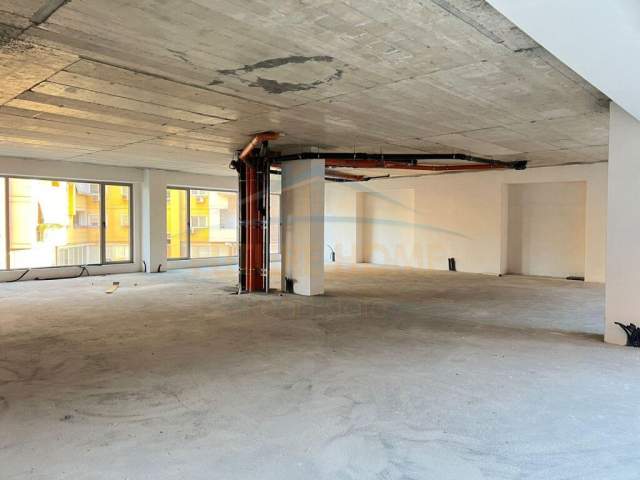Tirane, jepet me qera ambjent biznesi Kati 2, 583 m² 1.500.000 Euro