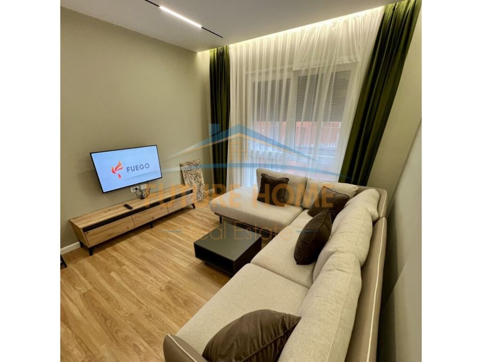 Tirane, jepet me qera apartament 2+1+Ballkon Kati 3, 71 m² 700 € (Rezidenca Rose Garden)