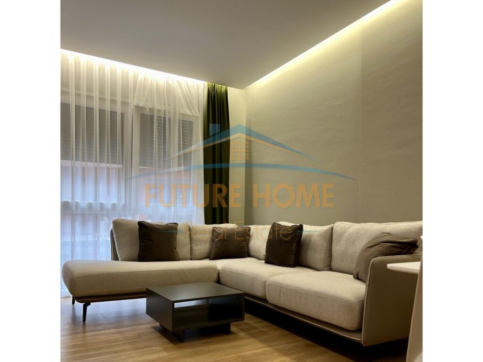 Tirane, jepet me qera apartament 2+1+Ballkon Kati 3, 71 m² 700 € (Rezidenca Rose Garden)