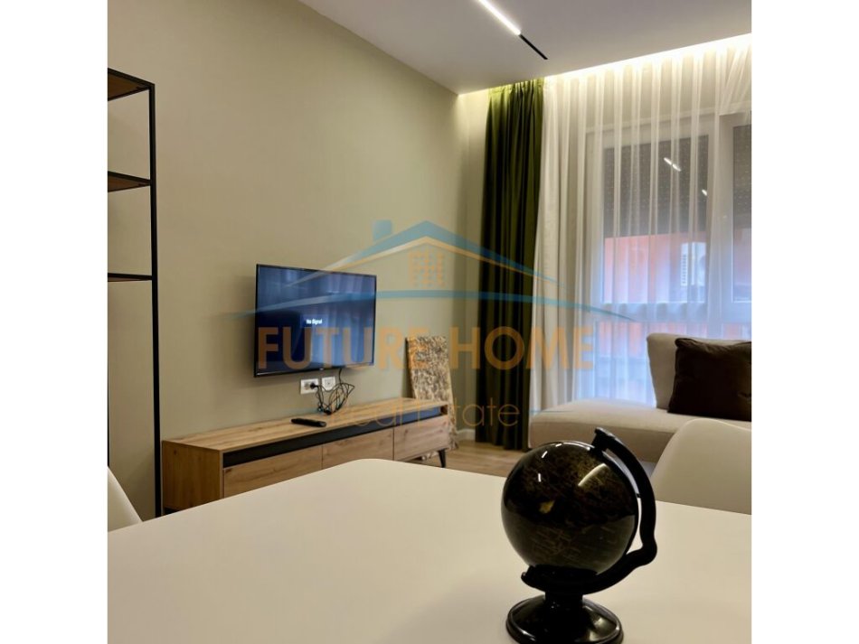 Tirane, jepet me qera apartament 2+1+Ballkon Kati 3, 71 m² 700 € (Rezidenca Rose Garden)