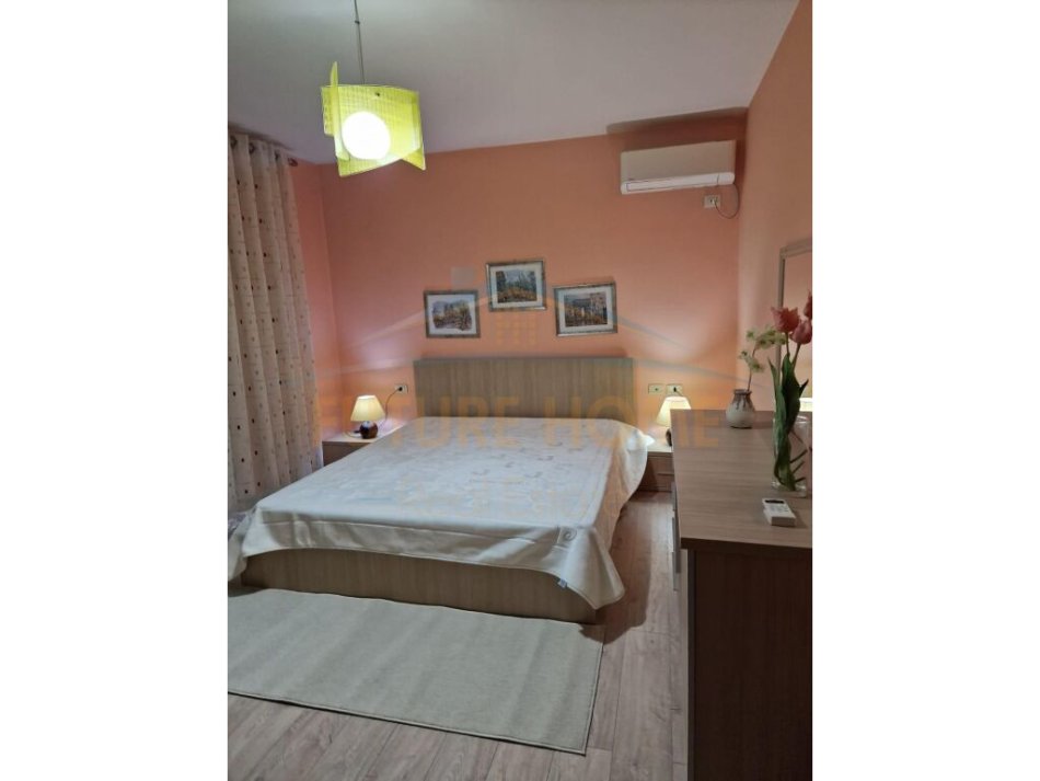 Tirane, jepet me qera 1+1 Kati 2, 72 m² 800 € (Perlat Rexhepi Bllok)
