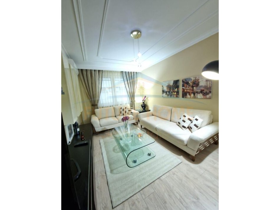 Tirane, jepet me qera 1+1 Kati 2, 72 m² 800 € (Perlat Rexhepi Bllok)