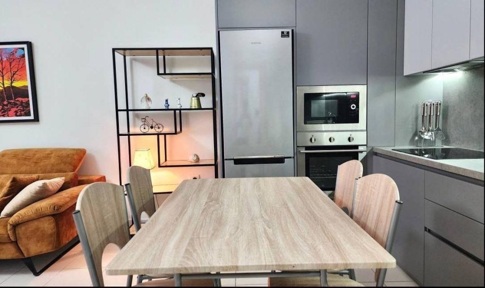 Tirane, jepet me qera apartament 1+1+Ballkon Kati 3, 65 m² 500 € (Liqeni i thate prane hotel sokrati)