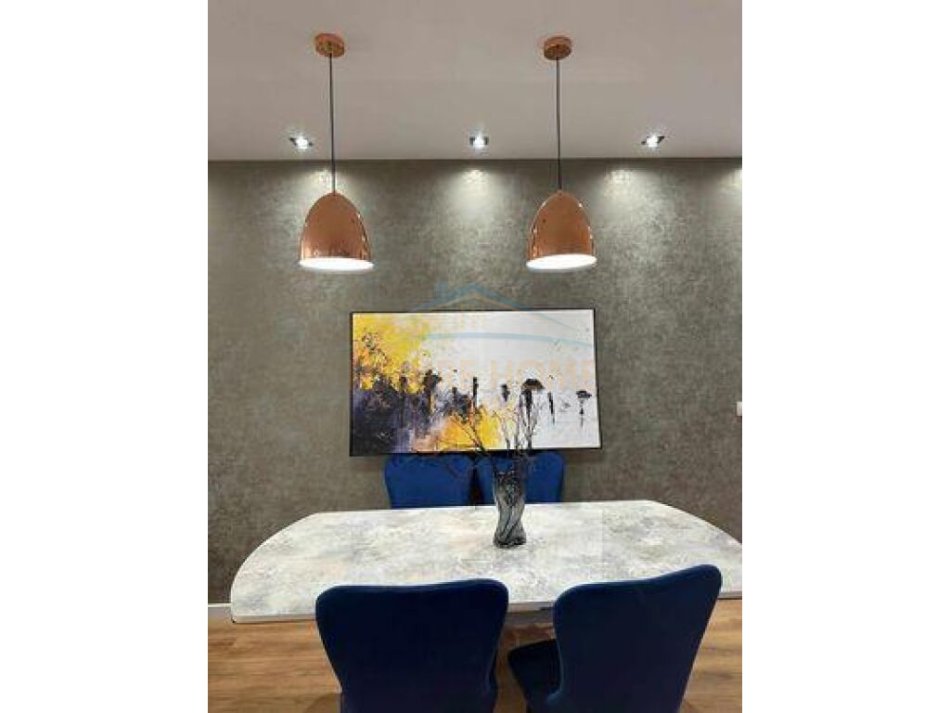 Tirane, shitet apartament 2+1+Ballkon Kati 5, 126 m² 250.000 € (Kopshti Botanik)