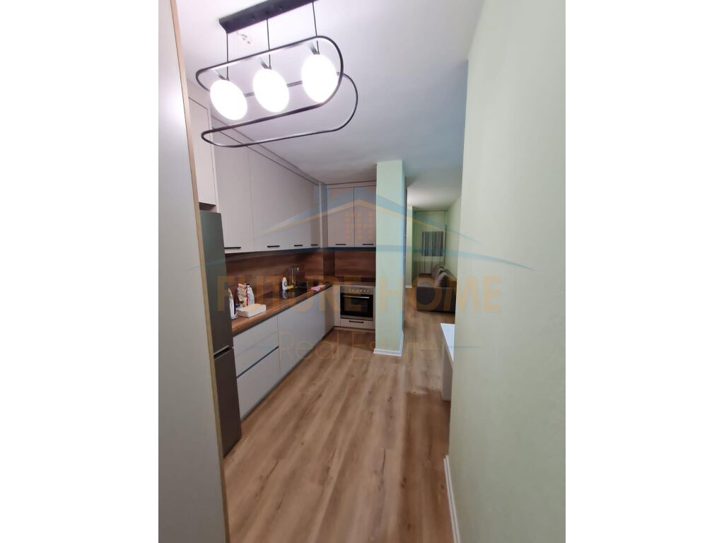 Qera, Apartament 2+1 ,Rruga e Kavajës,Tiranë. 550 EURO