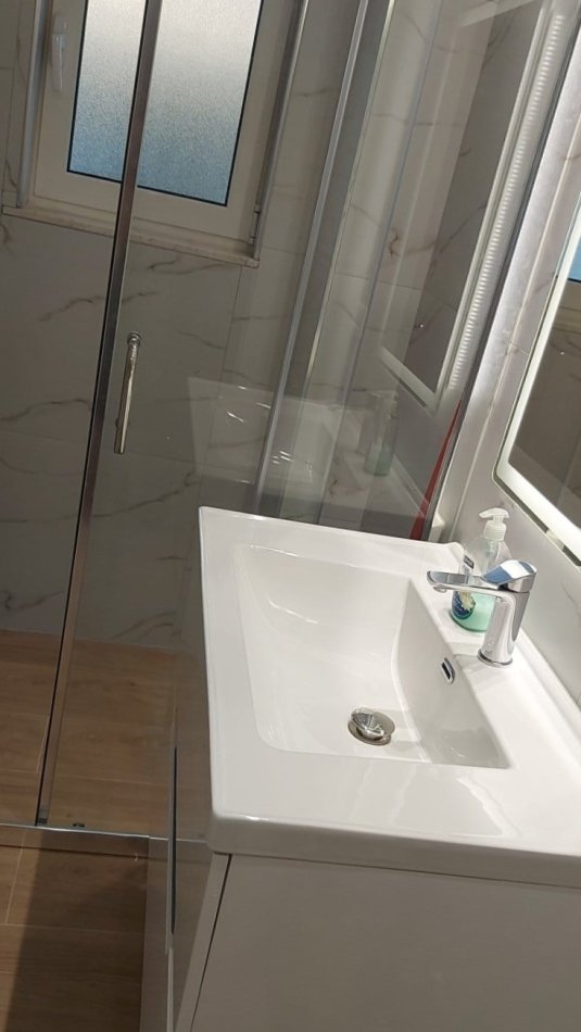 Tirane, jepet me qera apartament 1+1+Ballkon Kati 1, 60 m² 350 € (ministria e jashtme)