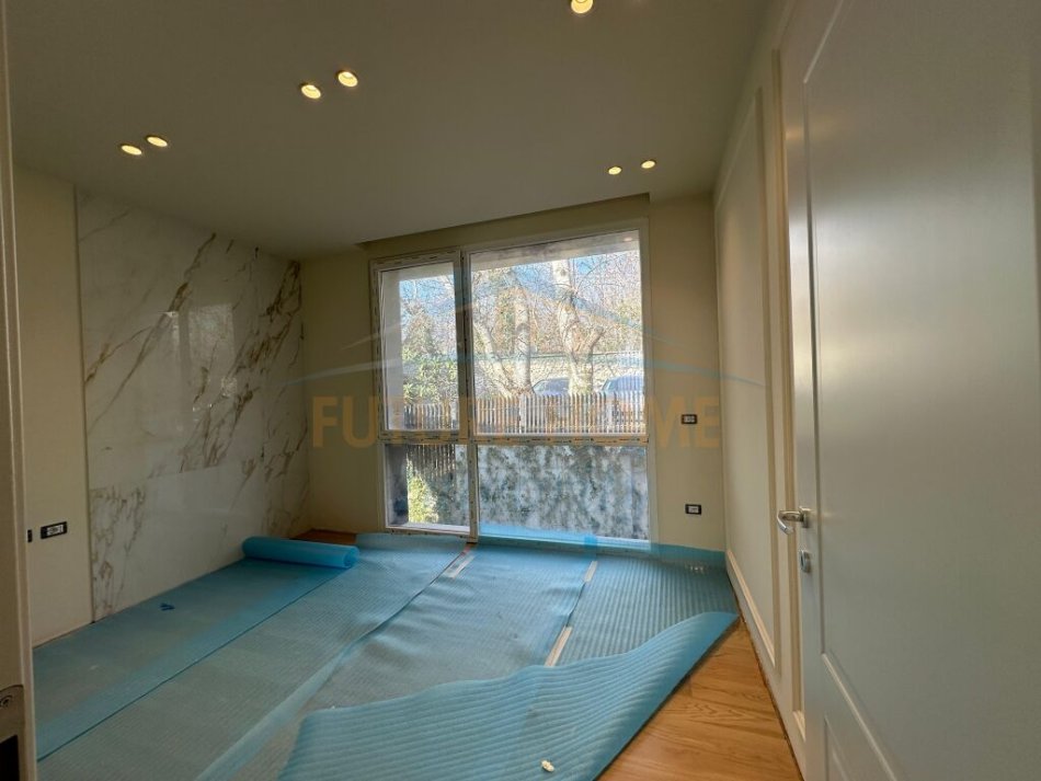 Tirane, shitet apartament 3+1+Ballkon Kati 2, 153 m² 420.000 € (Sauk)