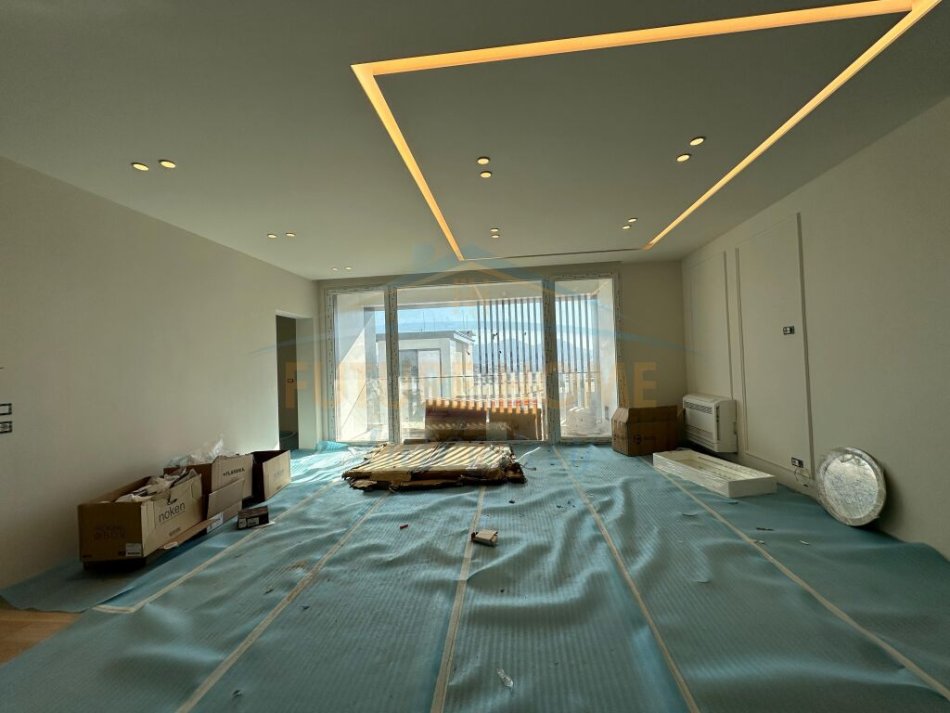 Tirane, shitet apartament 3+1+Ballkon Kati 2, 153 m² 420.000 € (Sauk)