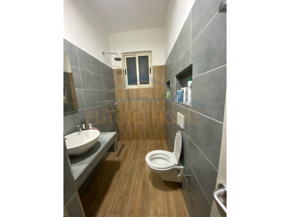Tirane, shitet apartament 1+1 Kati 1, 70 m² 74.500 € (Restorant Deliut)