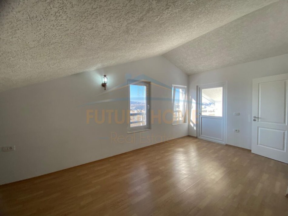 Tirane, jepet me qera Vile 4+1+Aneks+Ballkon Kati 0, 234 m² 1.100 € (teg)