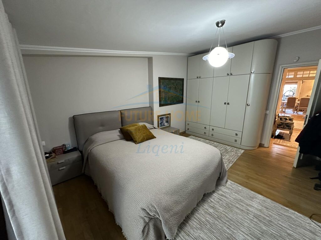 Shitet, Penthouse 3+1, Liqeni i Thate, Tirane.