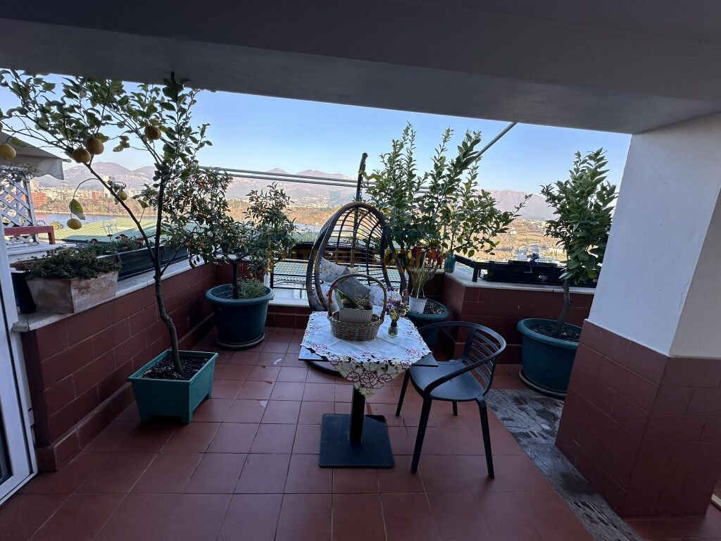 Shitet, Penthouse 3+1, Liqeni i Thate, Tirane.