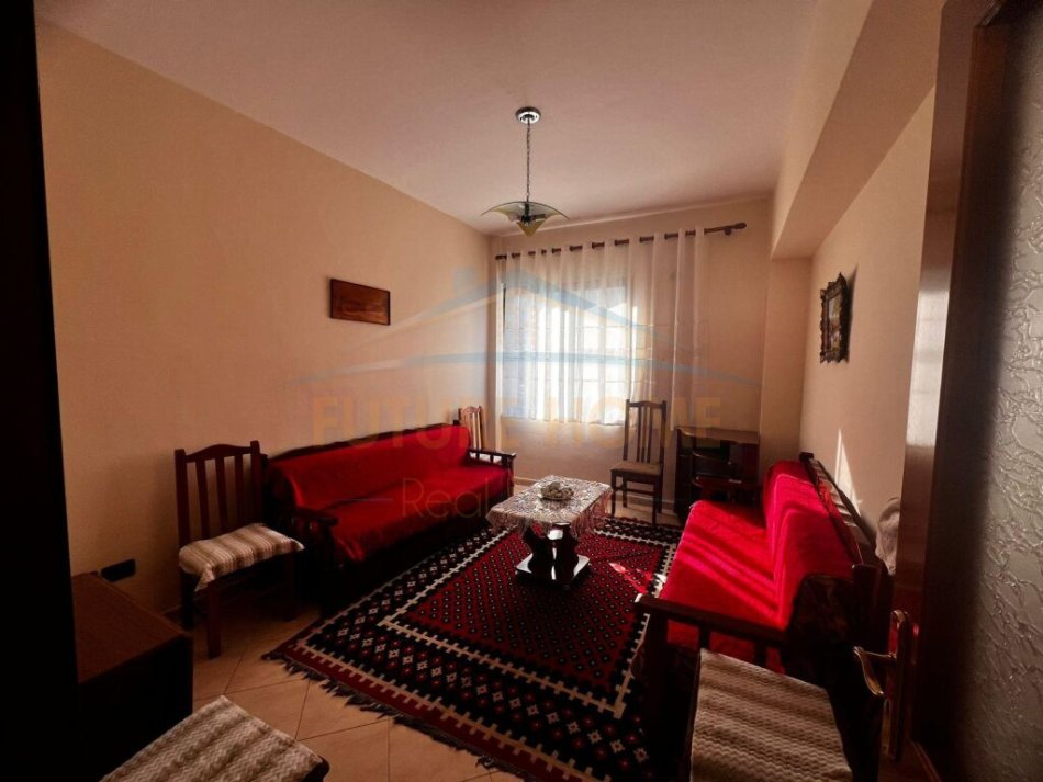 Durres, jepet me qera apartament 2+1 Kati 3, 250 € (Rruga Adria , prane Stacioni Trenit)