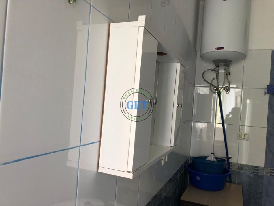 Durres, jepet me qera garsonier 1+1 Kati 5, 45 m² 300 € 