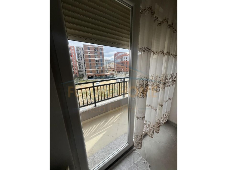 Tirane, jepet me qera apartament 1+1 Kati 2, 65 m² 400 € (Unaza e Re)