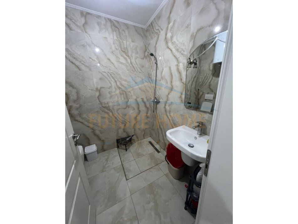 Shqiperi, jepet me qera apartament 1+1 Kati 2, 65 m² 400 € (Unaza e re)