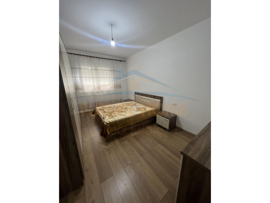 Tirane, jepet me qera apartament 1+1 Kati 2, 65 m² 400 € (Unaza e Re)