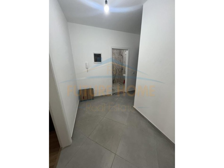 Shqiperi, jepet me qera apartament 1+1 Kati 2, 65 m² 400 € (Unaza e re)