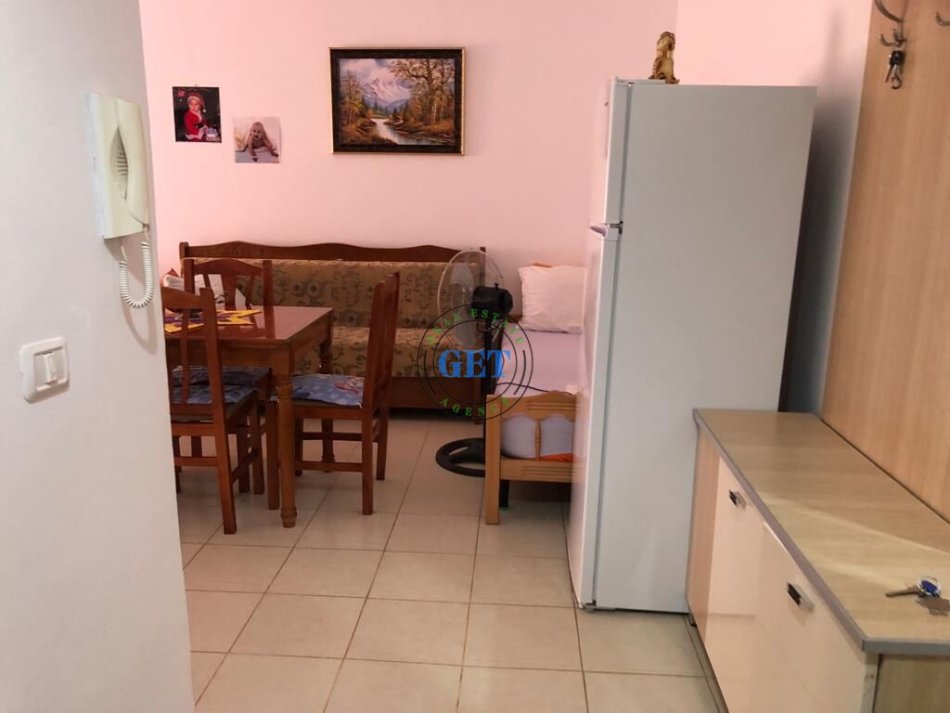 JEPET ME QIRA GARSONIERE NE GOLEM, DURRES
