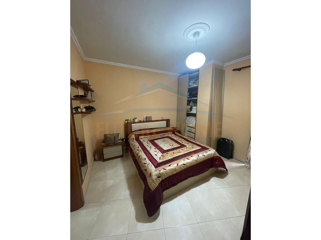 Shitet, Apartament 3+1+2 , Rruga Fortuzi / OPP37784