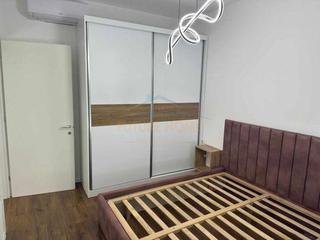 Shitet, Apartament 1+1, Rruga e Barrikadave, Tiranë. 155000 EURO