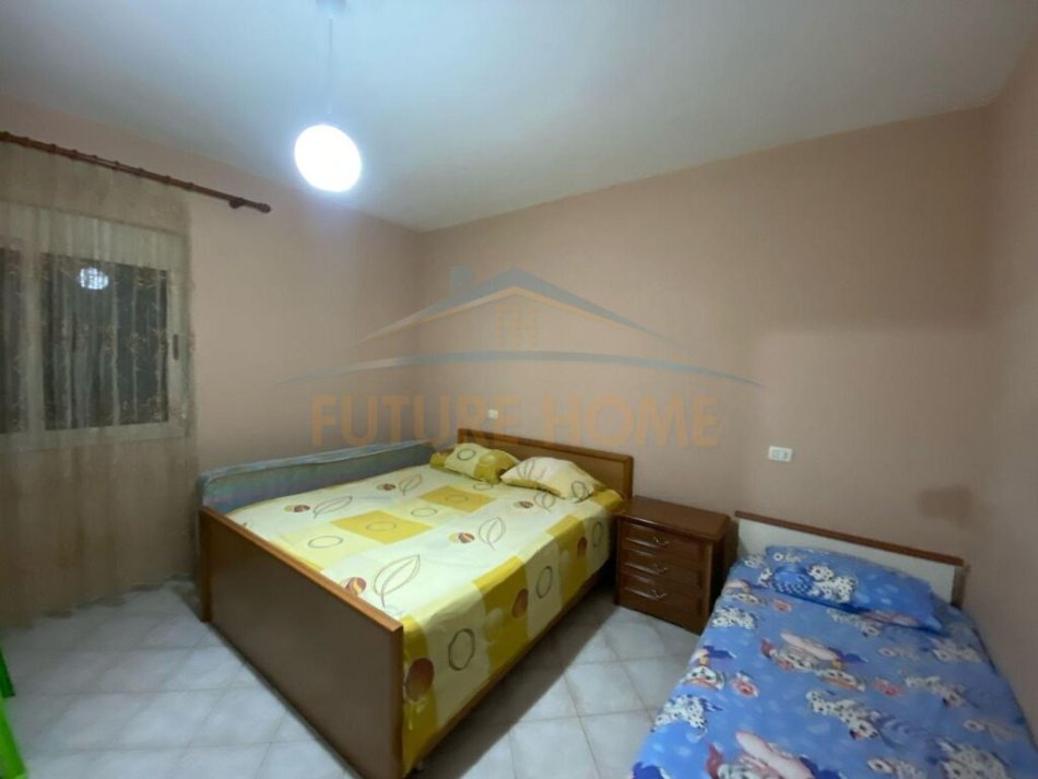 Durres Plazh, jepet me qera apartament 1+1+Ballkon Kati 5, 70 m² 300 € (Pavarsia)