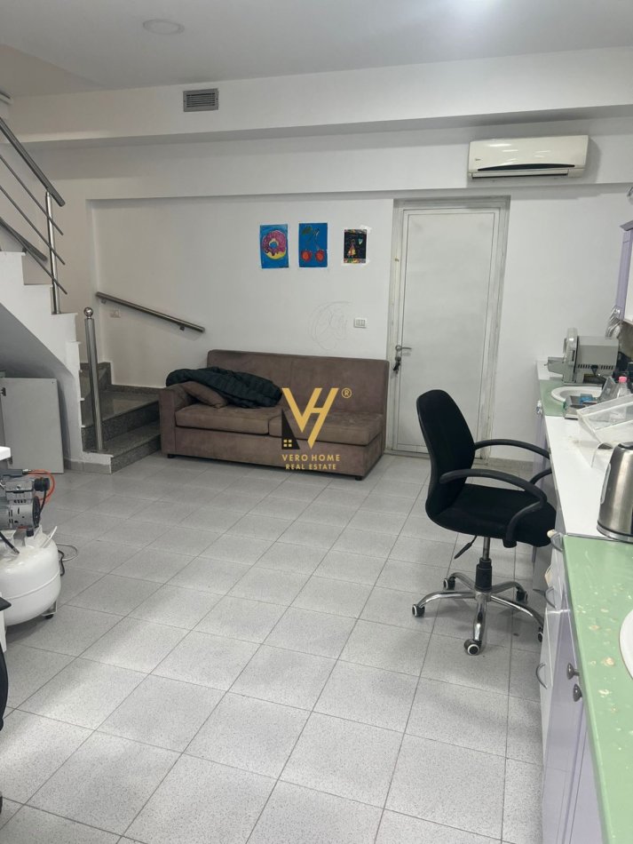 Tirane, jepet me qera dyqan Kati 0, 50 m² 600 € (YZBERISHT)
