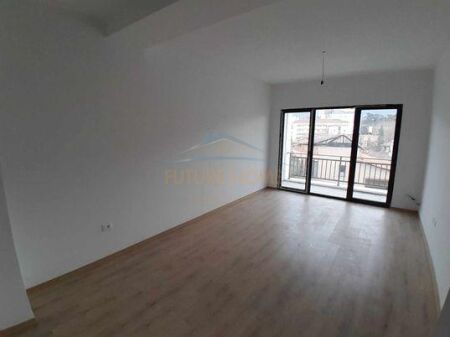Qira, Ambient Biznesi, Kompleksi Arlis, Rruga e Dibrës. AREA37893