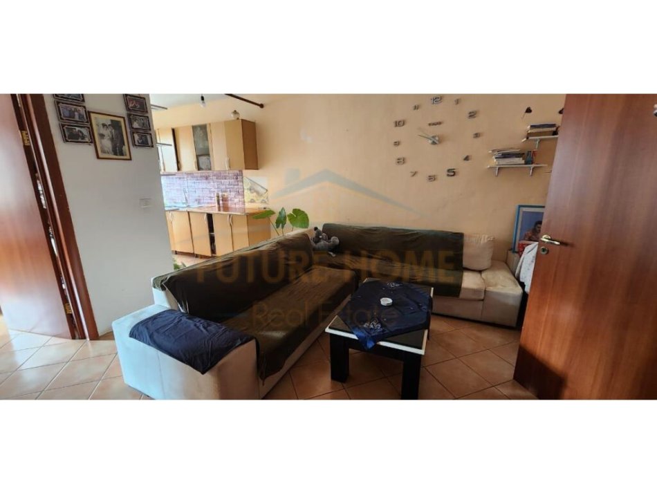 Tirane, shitet apartament 2+1 Kati 1, 75 m² 83.000 € (Fresku)