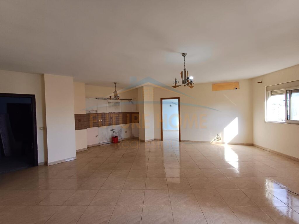 Shitet, Apartament 2+1, Rruga e Barrikadave PRO+37945.