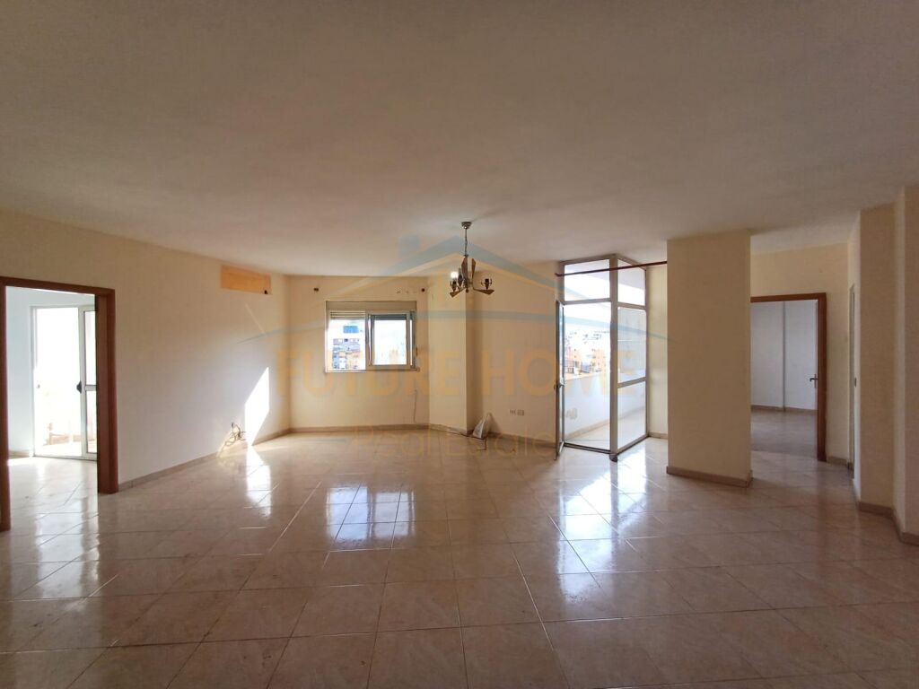 Shitet, Apartament 2+1, Rruga e Barrikadave PRO+37945.