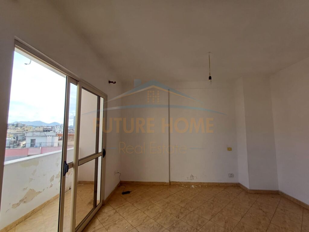 Shitet, Apartament 2+1, Rruga e Barrikadave PRO+37945.