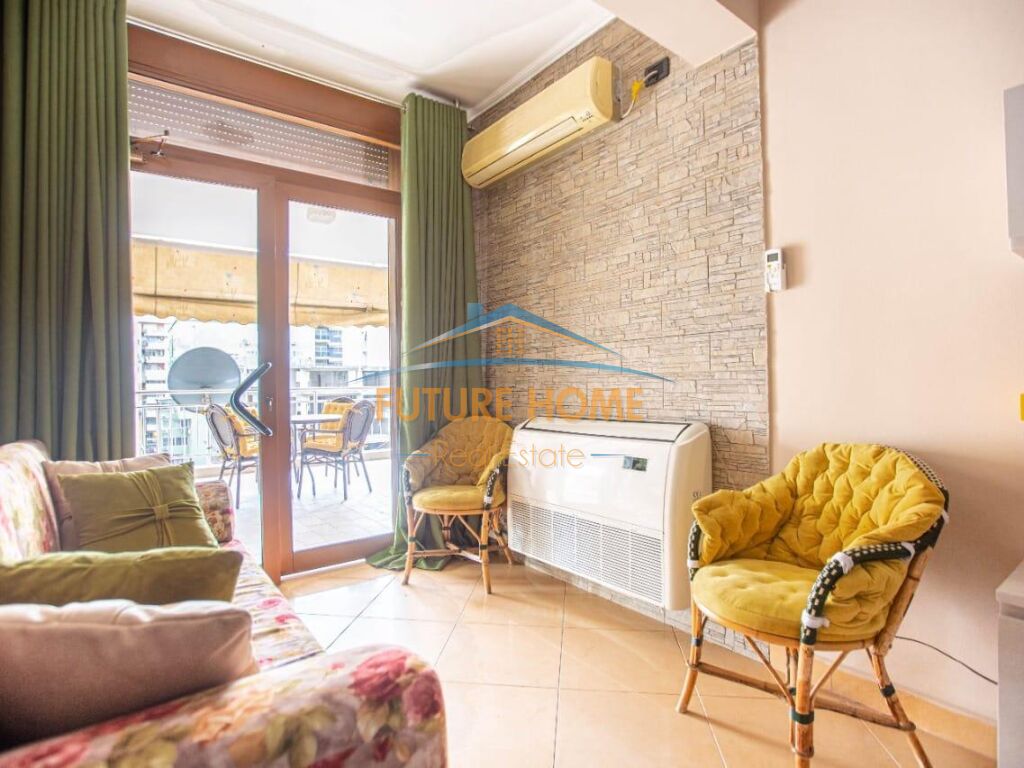Qira, apartament, 2+1+2, ne Rr."Ismail Qemali", Blloku