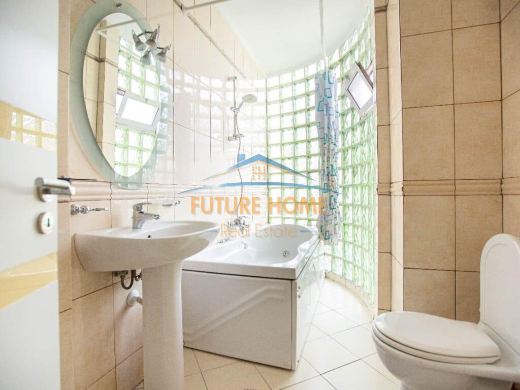 Qira, apartament, 2+1+2, ne Rr."Ismail Qemali", Blloku