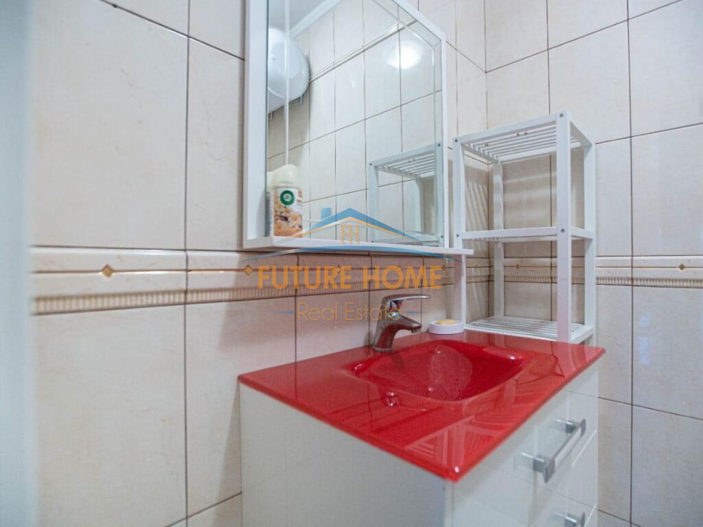 Qira, apartament, 2+1+2, ne Rr."Ismail Qemali", Blloku